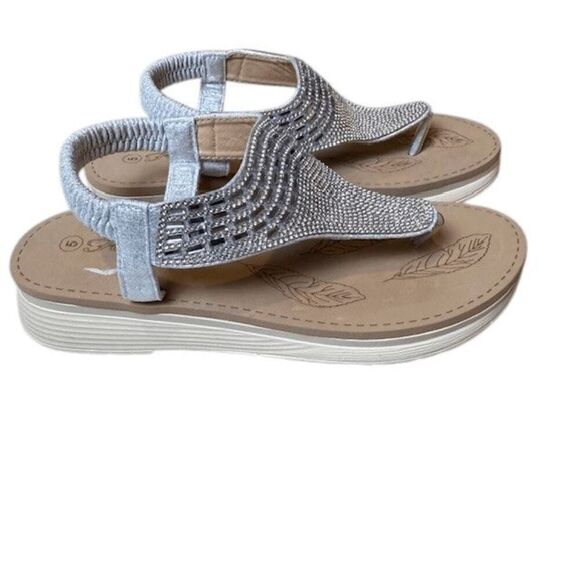 NWOT Forever Comfort Rehearsal Metallic Silver Sandals Size 5 - Picture 1 of 10